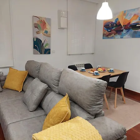 Nuevo, Junto Al Ayuntamiento Y Casco Viejo *