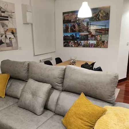 Nuevo, Junto Al Ayuntamiento Y Casco Viejo Бильбао